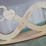 Simbolo Infinito in legno con nomi e data