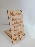 Portacellulare in legno con incisione personalizzata al 100% - immagine 3