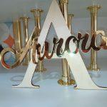 Nome in legno doppia profondità con iniziale Grande e nome in corsivo