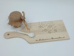 Tagliere in Legno con cuori e nomi personalizzati incisi misura 30x12cm - immagine 2