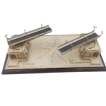 Modello Artigianale del Ponte Girevole di Taranto - Un Capolavoro in Legno