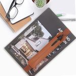 Portapenne in Pelle PU Rettangolare con Fascia Elastica per Tablet ed Agende - immagine 7