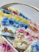 Pochette in Organza a Fiori Personalizzabile con una "Parola" in Plexiglass e Confetti - immagine 4