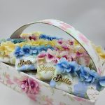 Pochette in Organza a Fiori Personalizzabile con una "Parola" in Plexiglass e Confetti
