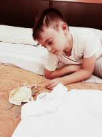 Gruccia in Legno Bianco con personalizzazione incisa - Misura 30x18cm - immagine 3